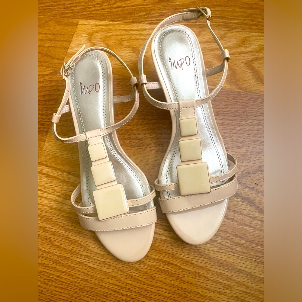 Ladies sandals size 8 1/2